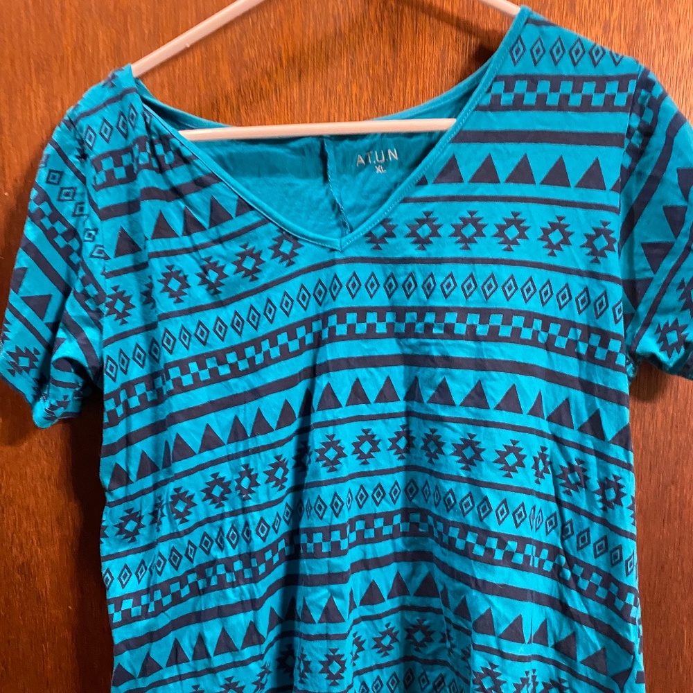 Turquoise and Navy western print v neck short sleeve shirt